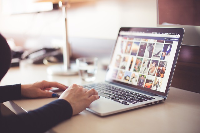 Ekran laptopa do biura z matrycą IPS nie męczącą wzroku