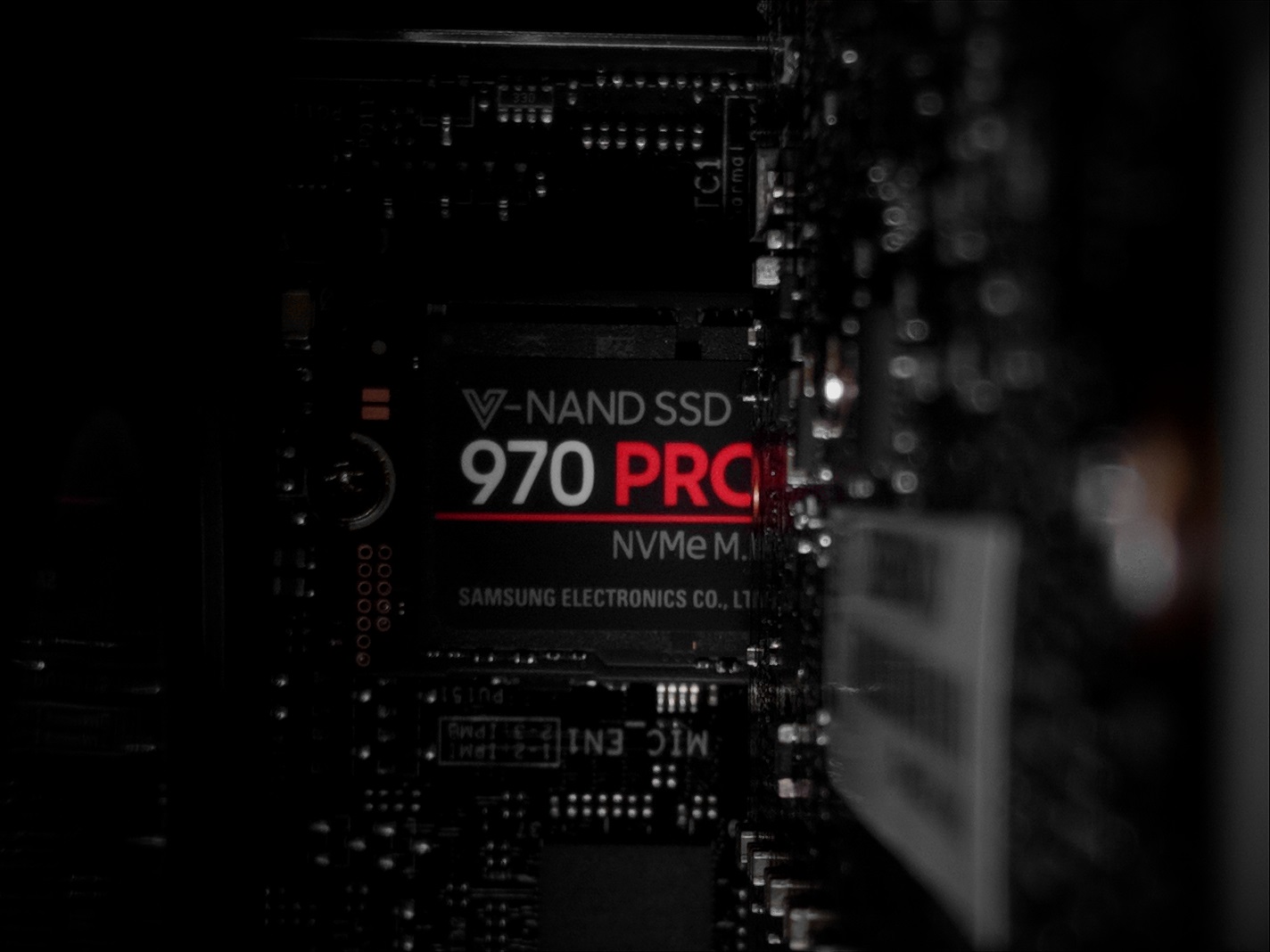 Dysk systemowy oraz storage w mobilnej stacji roboczej.